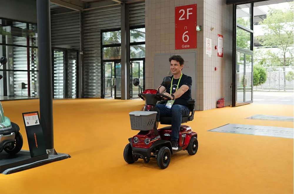 Vivago entry-level adult scooter electric with 350W motor for short trips